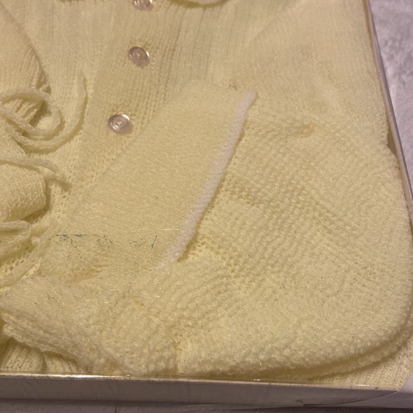 NWT VINTAGE Cradle Knit Yellow Infant Baby Sweater Hat & Bootie Set - Picture 4 of 6